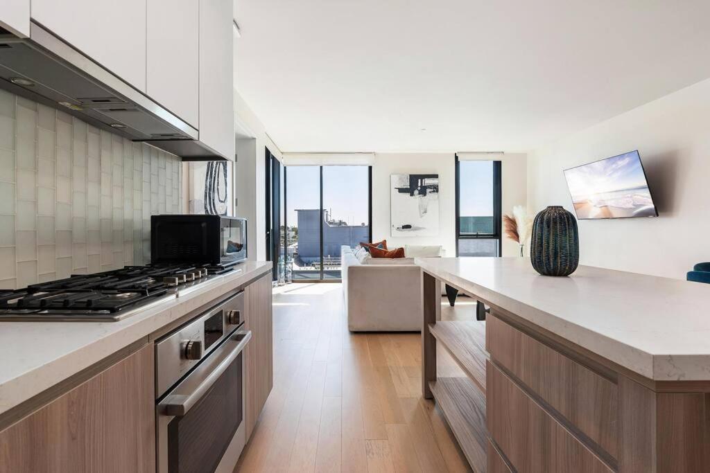 Apartment The Rose Quartz - Rooftop Pool, Gym Glamorous Santa Monica 2br