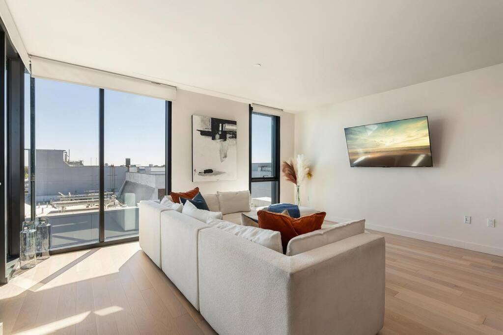 The Rose Quartz - Rooftop Pool, Gym Glamorous Santa Monica 2br Apartment